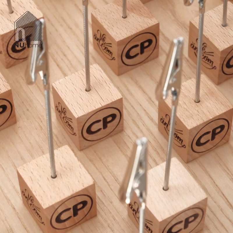 Đế gỗ kẹp ảnh Kuri khắc laser logo theo yêu cầu tại NU HOME
