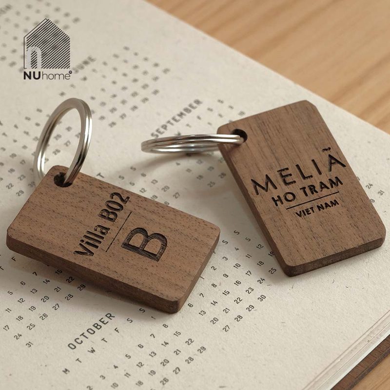 Thẻ treo chìa khóa phòng bằng gỗ khắc số phòng cho khách sạn và resort – NU HOME